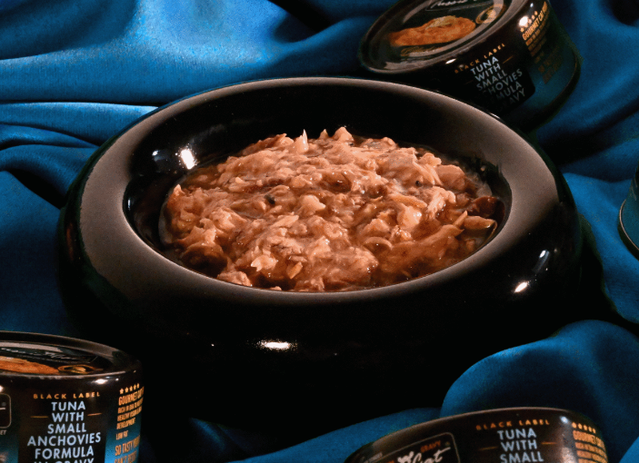 Fussie Cat Premium Black Label Tuna with Small Anchovies Formula in Gravy Recipe Canned Cat Food, 2.82oz
